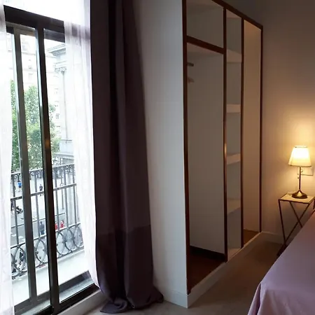 Beautiful Apartment On Las Ramblas With Port Views Barcelona