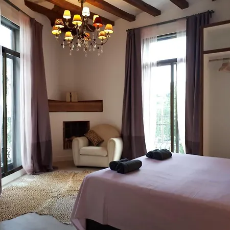Beautiful Apartment On Las Ramblas With Port Views