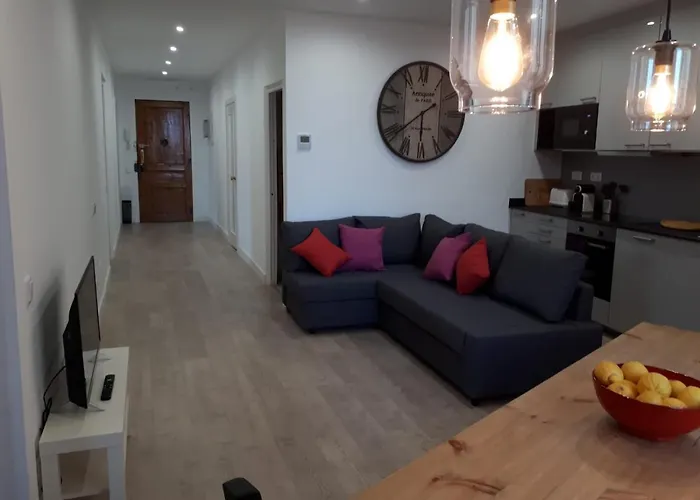 Beautiful Apartment On Las Ramblas With Port Views