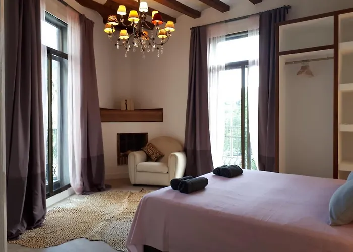Beautiful Apartment On Las Ramblas With Port Views